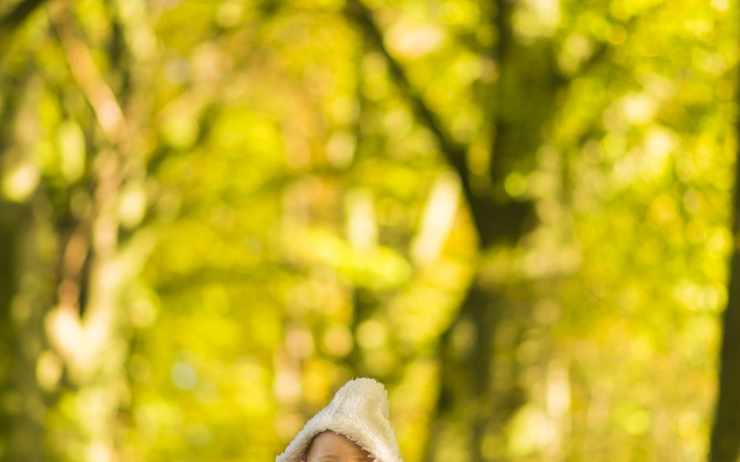 Kleine man tijdens een familieshoot+